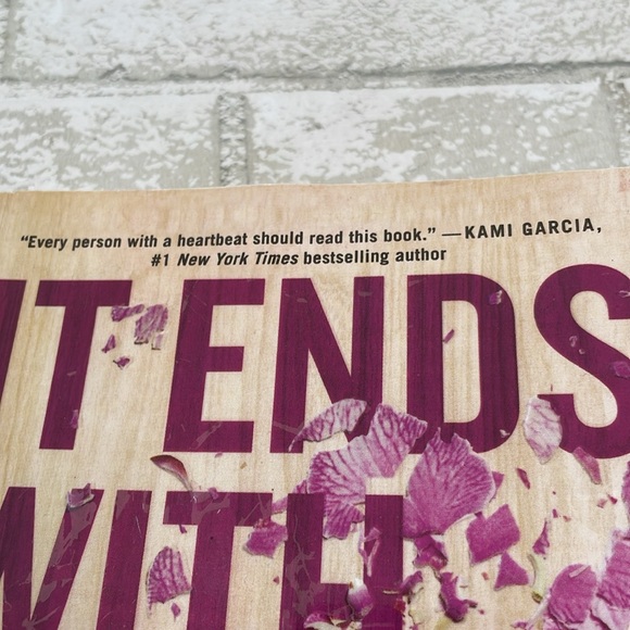 It ends with us book by colleen hoover - Picture 13 of 13